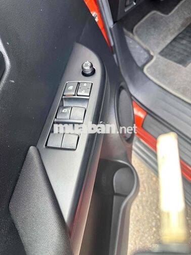 TOYOTA HILUX 4x2 AT 2021 NHẬP KHẨU