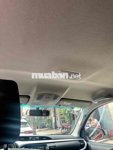 TOYOTA HILUX 4x2 AT 2021 NHẬP KHẨU
