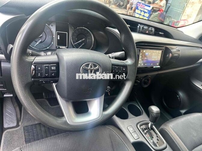 TOYOTA HILUX 4x2 AT 2021 NHẬP KHẨU