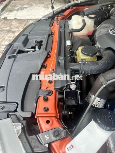 TOYOTA HILUX 4x2 AT 2021 NHẬP KHẨU