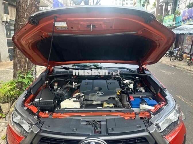 TOYOTA HILUX 4x2 AT 2021 NHẬP KHẨU