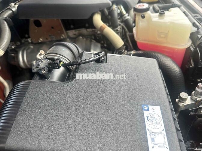 TOYOTA HILUX 4x2 AT 2021 NHẬP KHẨU