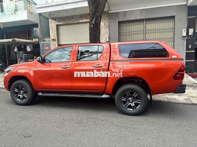 TOYOTA HILUX 4x2 AT 2021 NHẬP KHẨU