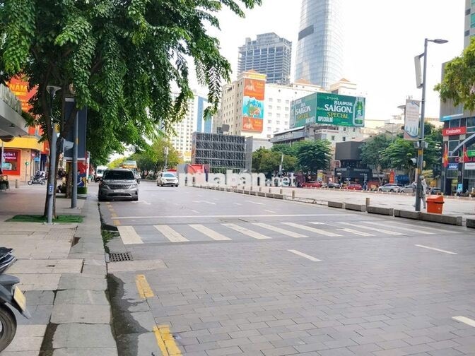 MB - Phố đị bộ Nguyễn Huệ Quận 1