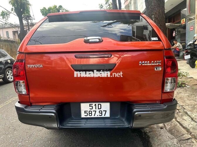 TOYOTA HILUX 4x2 AT 2021 NHẬP KHẨU