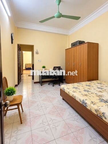 Bán nhà Lạc Long Quân, Tây Hồ 46m2, ngõ thông, gần ô tô, nhỉnh 11 tỷ