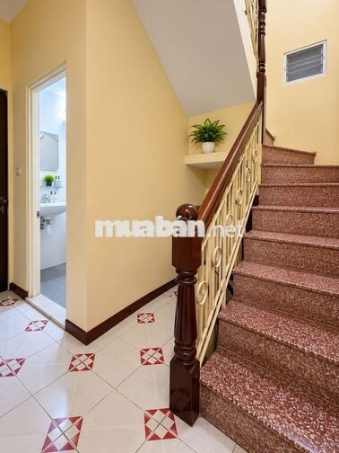 Bán nhà Lạc Long Quân, Tây Hồ 46m2, ngõ thông, gần ô tô, nhỉnh 11 tỷ