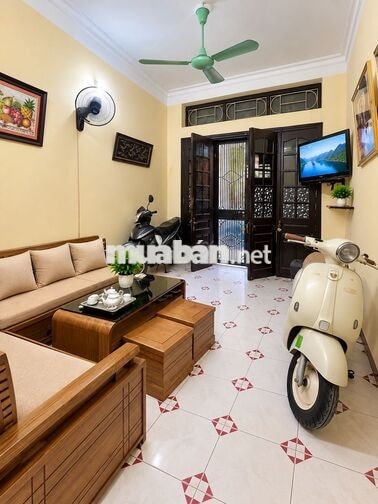 Bán nhà Lạc Long Quân, Tây Hồ 46m2, ngõ thông, gần ô tô, nhỉnh 11 tỷ