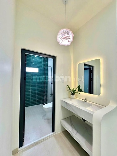 BÁN NHÀ 1 TRỆT 1 LẦU GIÁP TP.HCM 