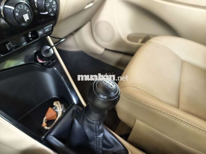Toyota Vios Số sàn Bạc Zin 92%