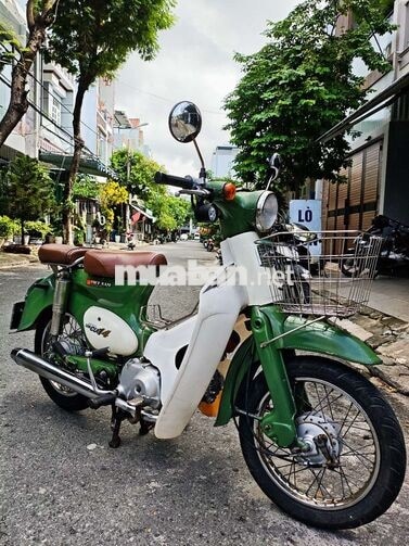 Honda Cub 50cc ngoại hình cute, máy êm ru