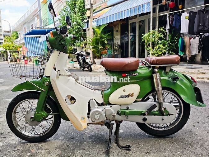 Honda Cub 50cc ngoại hình cute, máy êm ru