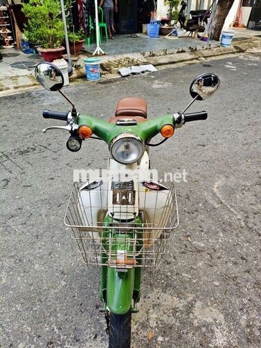 Honda Cub 50cc ngoại hình cute, máy êm ru