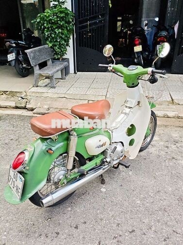 Honda Cub 50cc ngoại hình cute, máy êm ru