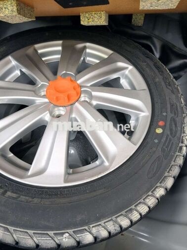 Toyota Vios Số sàn Bạc Zin 92%