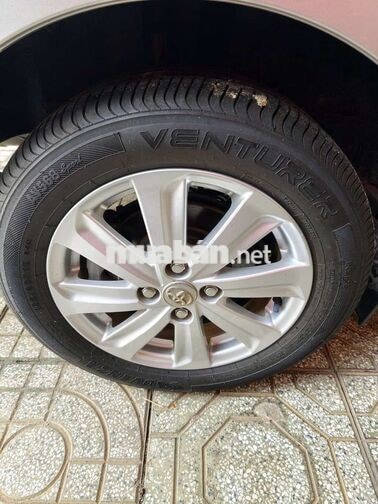 Toyota Vios Số sàn Bạc Zin 92%
