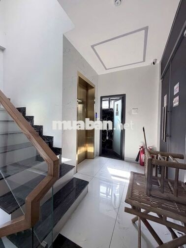Cho thuê toà nhà Quận 1 - 70tr có thang máy hiện đại