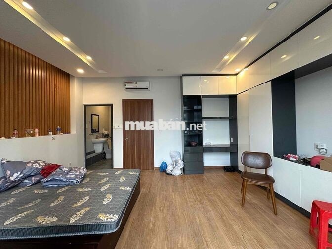 Ban Công Lớn Giá Rẻ Ngay Nguyễn Gia Trí Full Nội Thất Máy Giặt Riêng