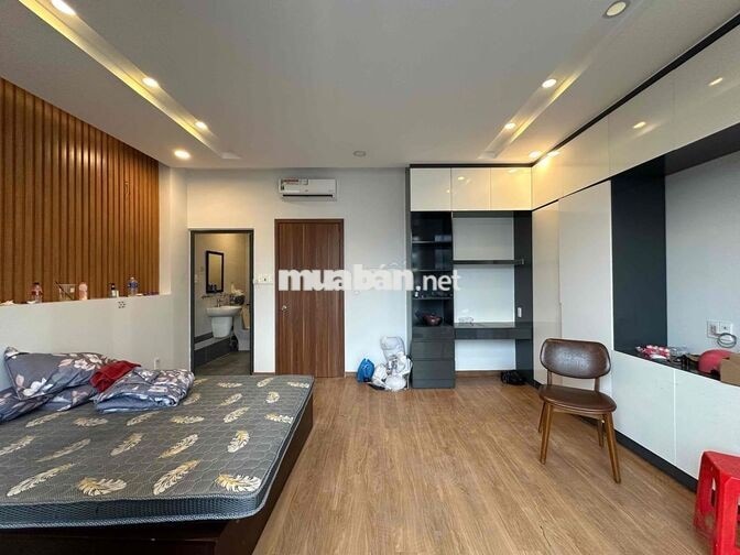 Ban Công Lớn Giá Rẻ Ngay Nguyễn Gia Trí Full Nội Thất Máy Giặt Riêng