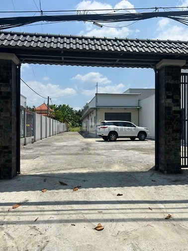 Đất 1000m mặt tiền 11m có 500m thổ cư,nhà cấp bốn 250m