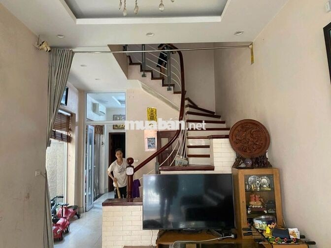 Cho thuê nhà riêng ngõ 143 Nguyễn Chính - ô tô tránh -100m2 -3 tầng