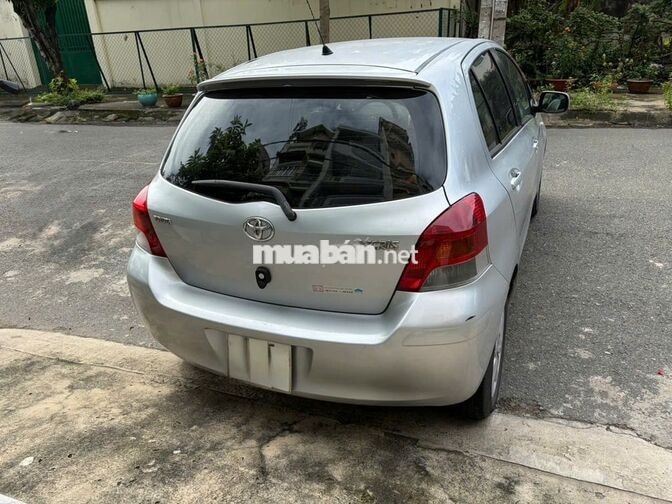Toyota Yaris Hatchback 2010 Tự động Bạc