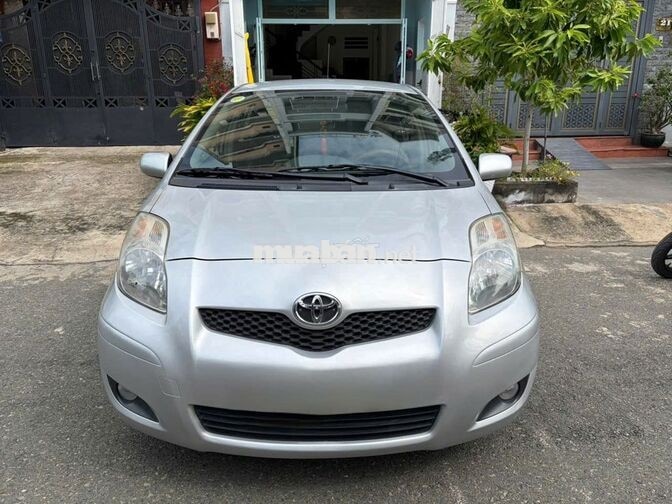 Toyota Yaris Hatchback 2010 Tự động Bạc
