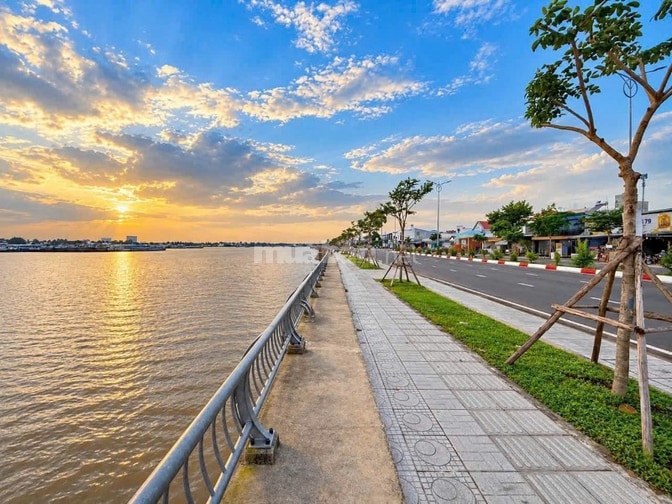 Bán đất bờ kè Bửu Long đường ven sông 120m2 ngang 7,6m giá 9,5 tỷ 