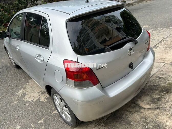 Toyota Yaris Hatchback 2010 Tự động Bạc