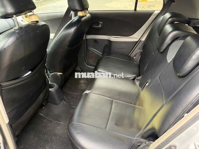 Toyota Yaris Hatchback 2010 Tự động Bạc