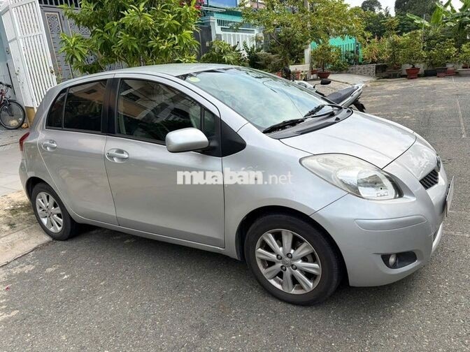 Toyota Yaris Hatchback 2010 Tự động Bạc