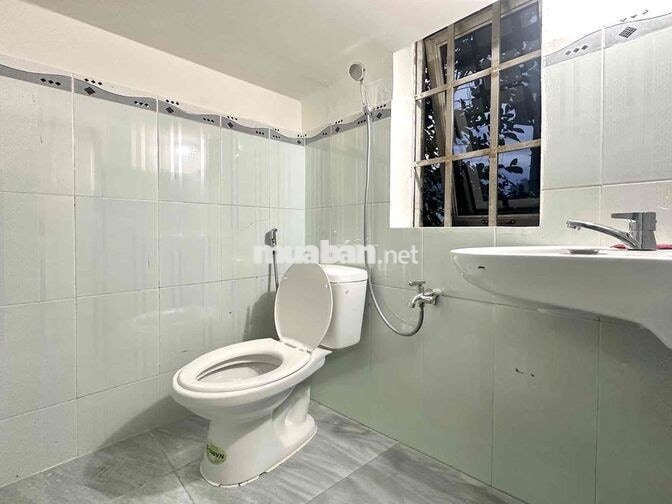PHÒNG MỚI XÂY - SẴN TỦ ĐỒ, KỆ BẾP