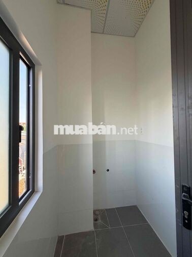 Cho thuê nhà sân đậu ô tô bà điêm