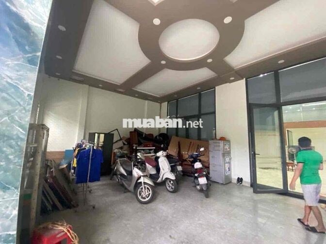 Cho Thuê Kho Đường Tiền Lân 14C Ngang 10m x 20m Cao và Có Gác