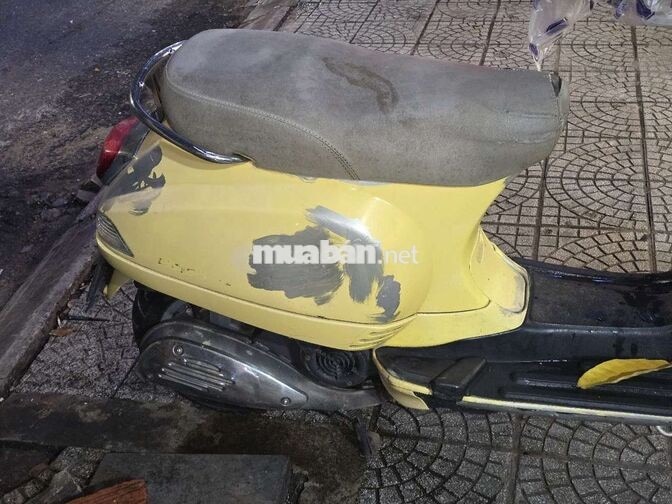Piaggio Vespa Vàng Ý