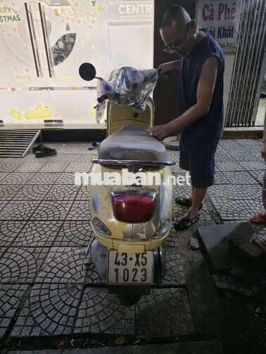 Piaggio Vespa Vàng Ý