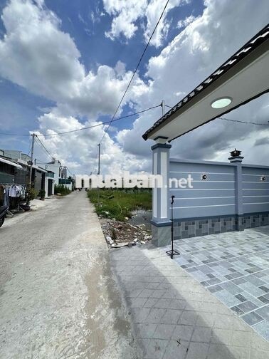 🏡 BÁN NHÀ CẤP 4 MỚI ĐẸP – CÓ SÂN Ô TÔ 🚗  📍 Rạch Khoán Châu, P. Long Tu