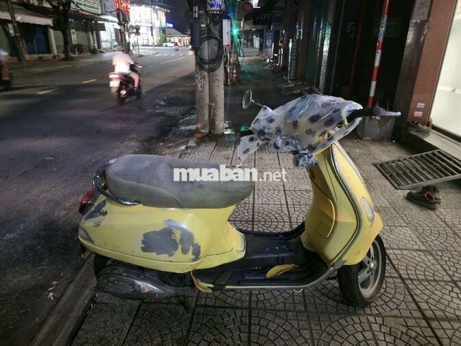 Piaggio Vespa Vàng Ý
