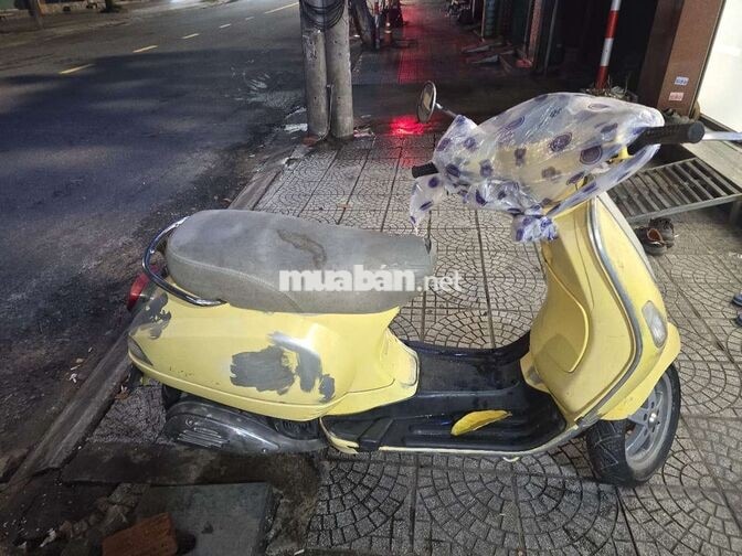 Piaggio Vespa Vàng Ý