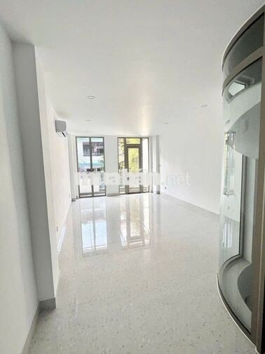 CHO THUÊ MẶT BẰNG MỚI NGANG 5M TRUNG TÂM TÂN ĐỊNH Q1 • 150M2