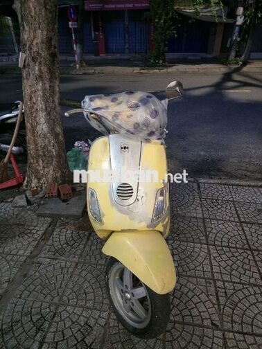Piaggio Vespa Vàng Ý