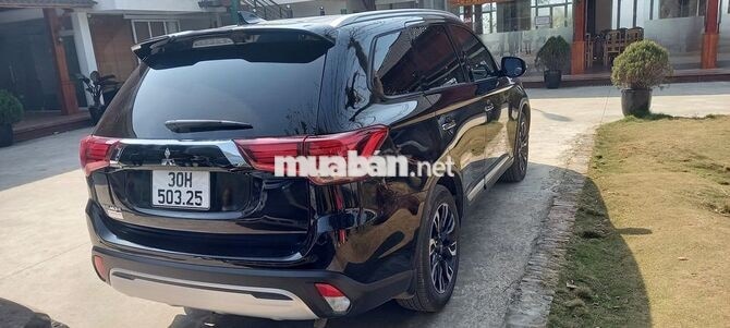 Mitsubishi Outlander 2022 màu Đen