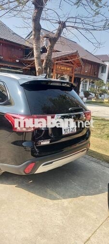 Mitsubishi Outlander 2022 màu Đen