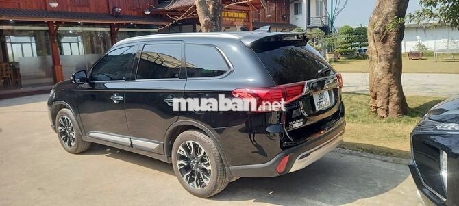 Mitsubishi Outlander 2022 màu Đen