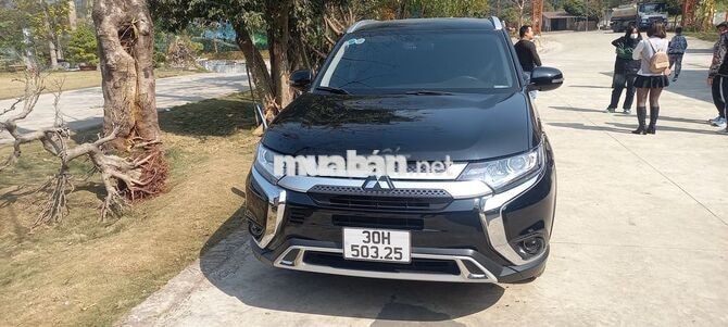Mitsubishi Outlander 2022 màu Đen