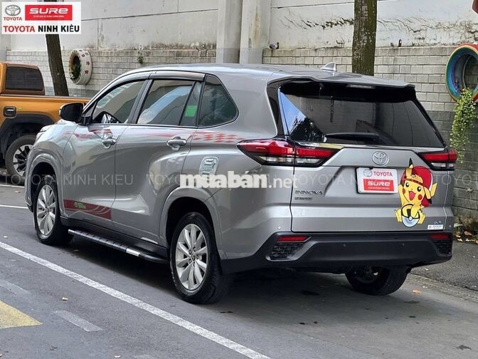Toyota Innova Cross 2024 2.0V 20.000 km Bạc