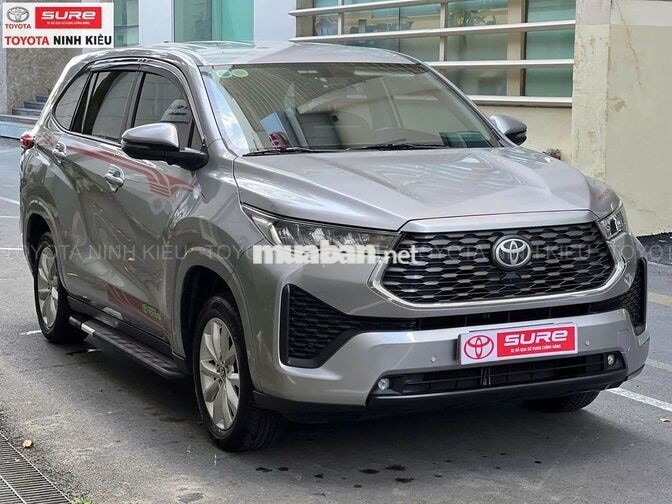 Toyota Innova Cross 2024 2.0V 20.000 km Bạc