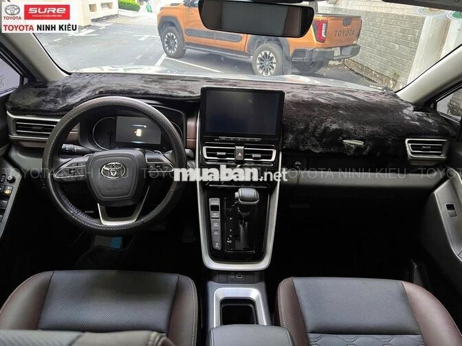 Toyota Innova Cross 2024 2.0V 20.000 km Bạc