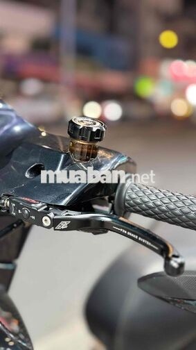 Vespa GTS 300HPE đen bóng đồ chơi cơ bản
