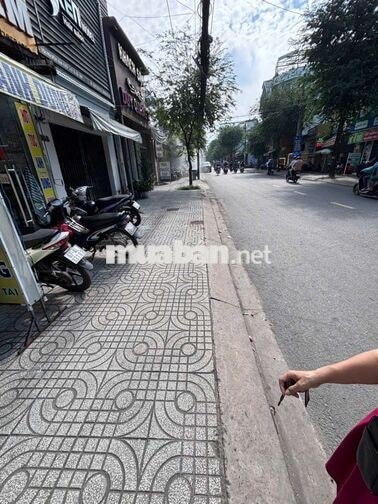 nhà mặt tiền đường kinh doanh tự do